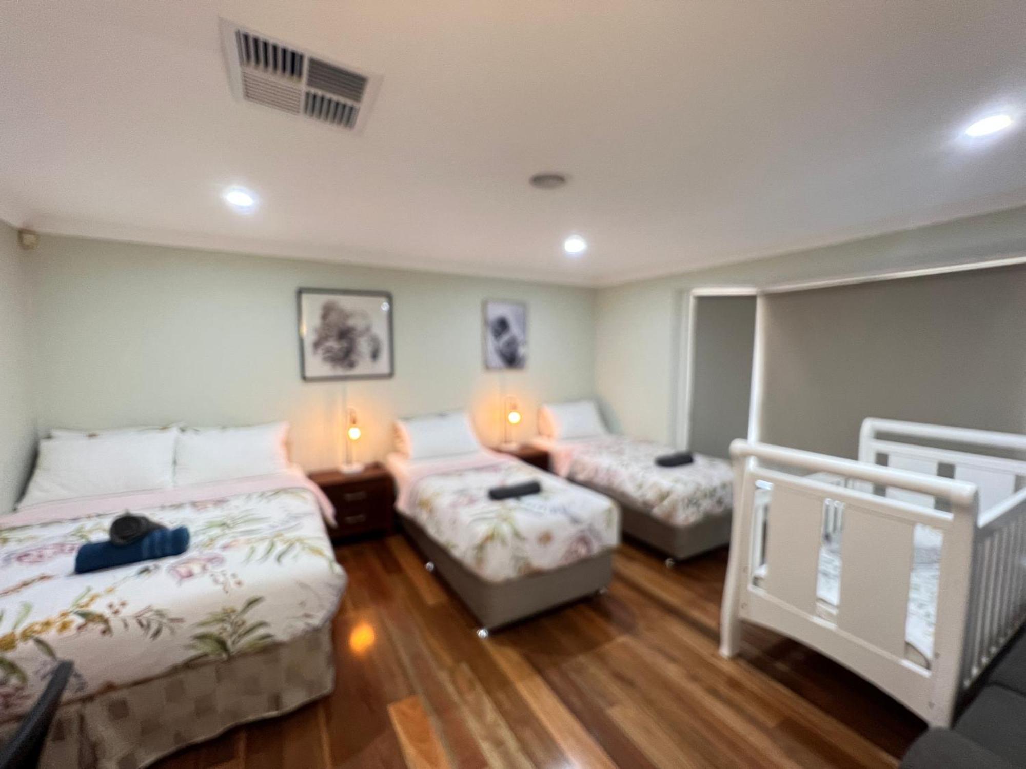 Spacious 6 Bedroom Holiday Home 15 Min Away From Melbourne Airport Sydenham Ngoại thất bức ảnh