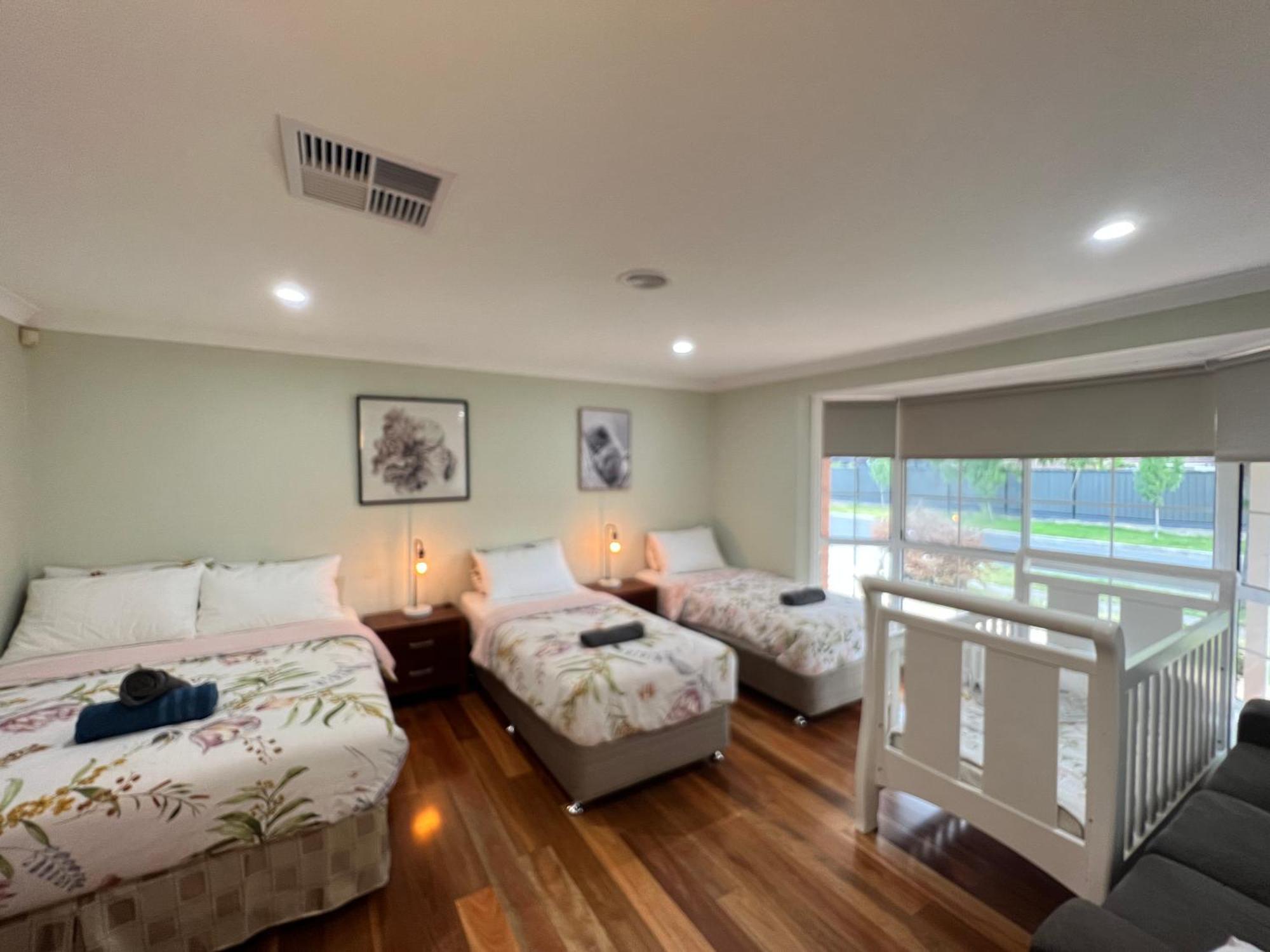 Spacious 6 Bedroom Holiday Home 15 Min Away From Melbourne Airport Sydenham Ngoại thất bức ảnh