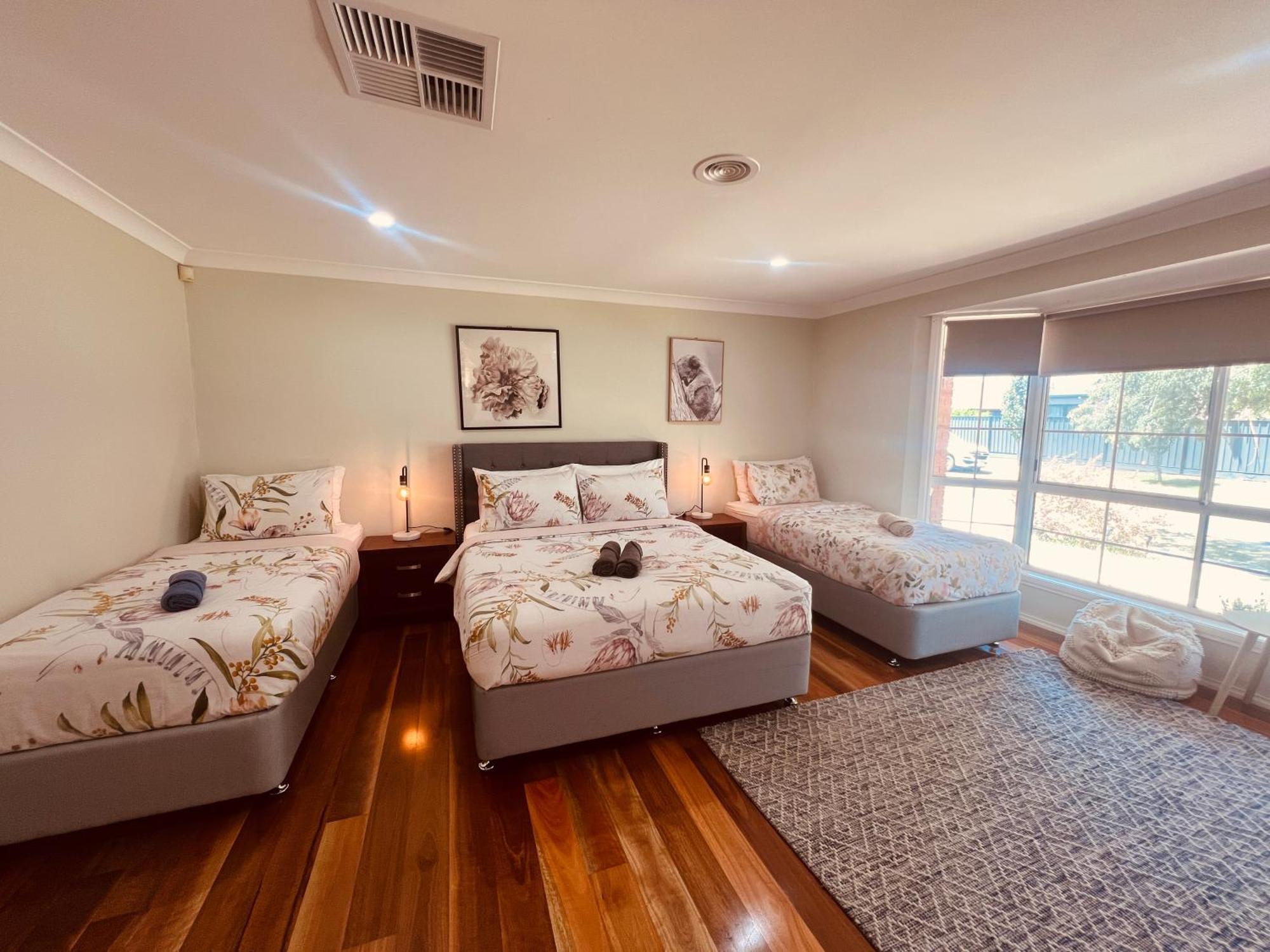 Spacious 6 Bedroom Holiday Home 15 Min Away From Melbourne Airport Sydenham Ngoại thất bức ảnh
